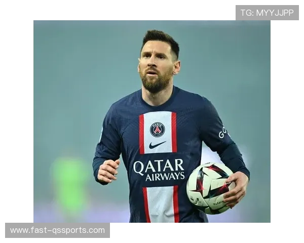 一年级学生心中的足球英雄梅西绘画作品欣赏与童真艺术表达