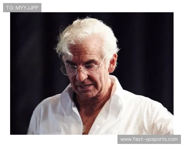 美国足球队白发球星的传奇人生与奋斗历程揭秘